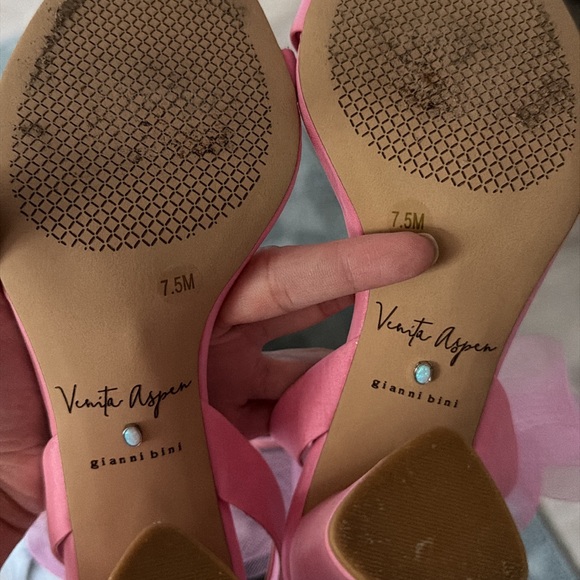 Gianni Bini Pink Bow Heels - Picture 3 of 3